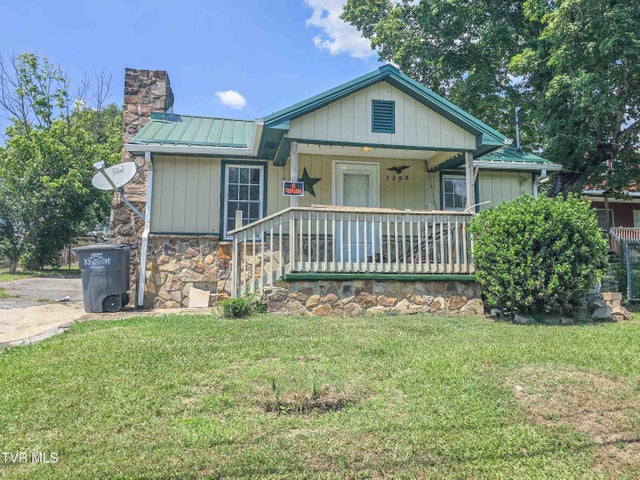 1st photo of 1300 Grant Place
