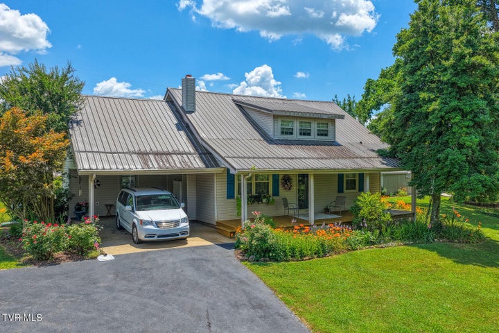 1st photo of 129 Cardinal Drive
