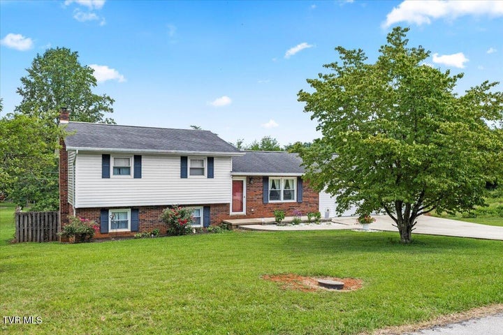 1st photo of 1540 Maple Hill Dr Drive