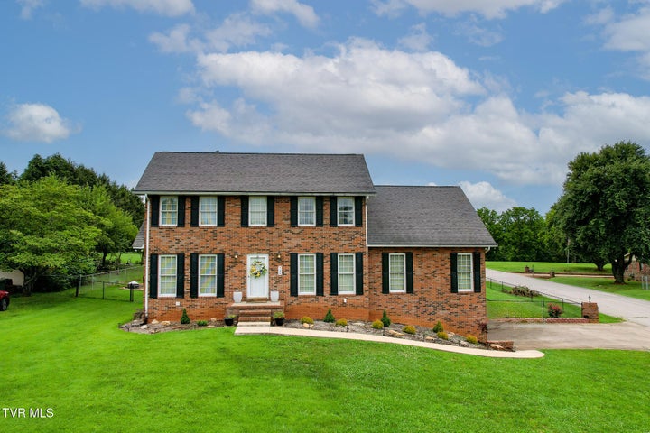 1st photo of 735 Redwood Drive