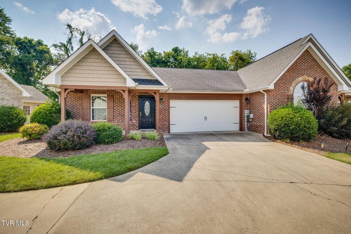 1st photo of 207 Bridgewater Court