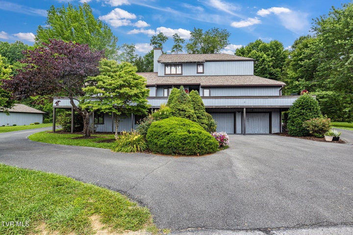 1st photo of 214 Hampton Drive