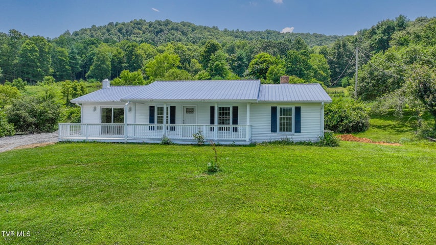 1st photo of 206 Spring Hollow Road