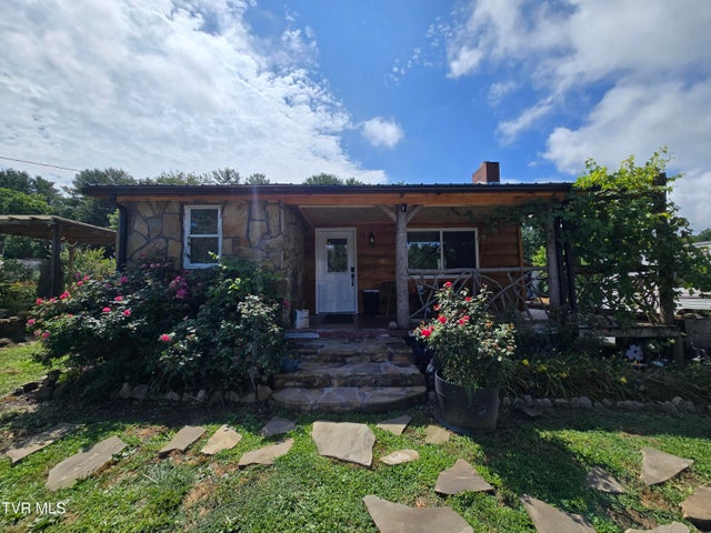 1st photo of 373 Cedar Grove Road