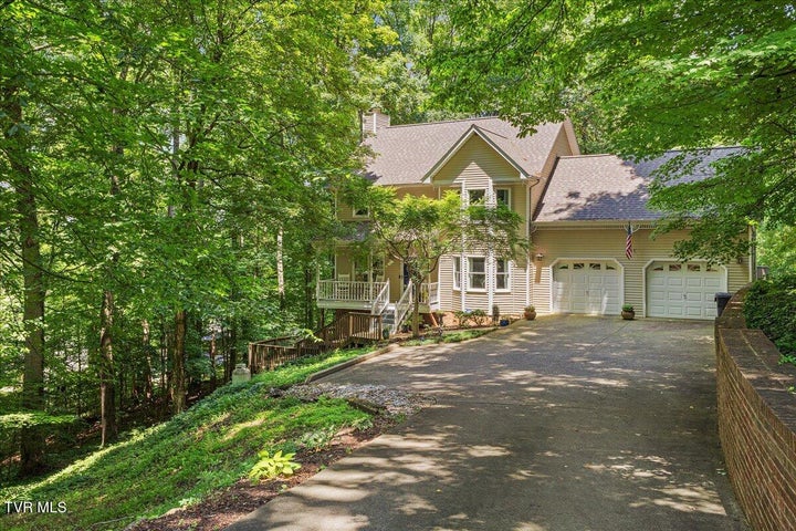 1st photo of 376 Cain Drive