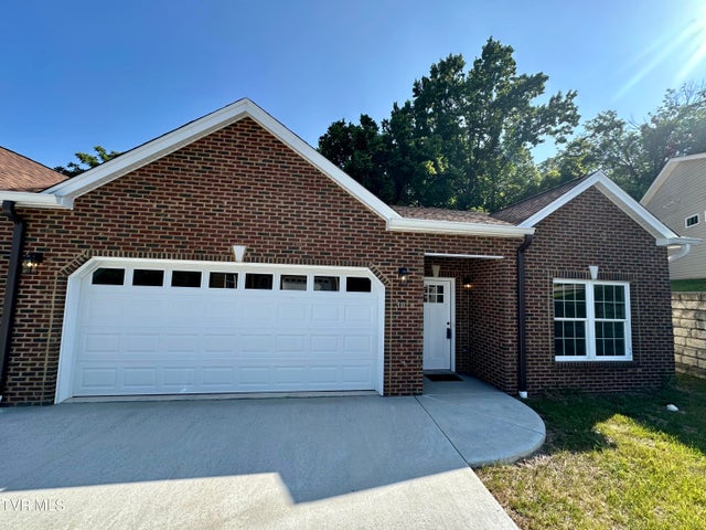 1st photo of 3814 Oakley Place
