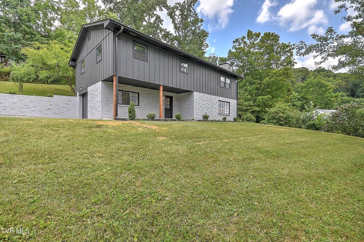 1st photo of 1091 Long Crescent Drive