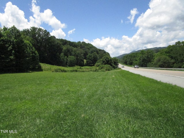 1st photo of 8876 Highway 19 E