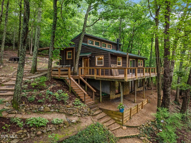 1st photo of 114 Whisper Wood Lane