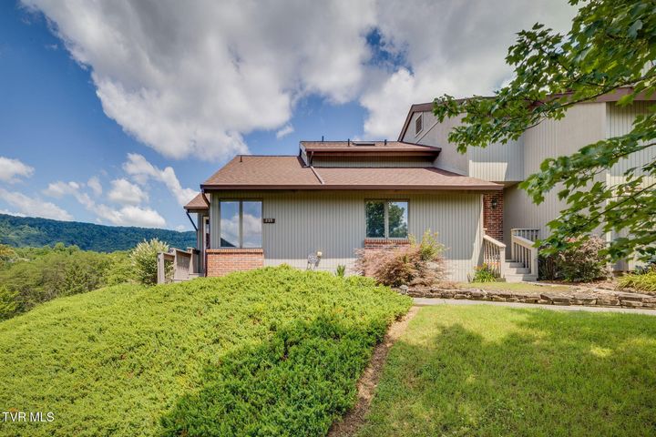 1st photo of 239 Willowbend Drive