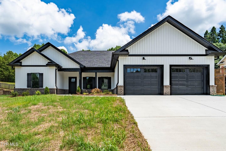 1st photo of 1308 Walnut Grove Road