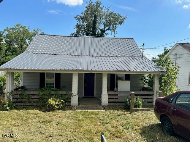 1st photo of 938 Barker Street