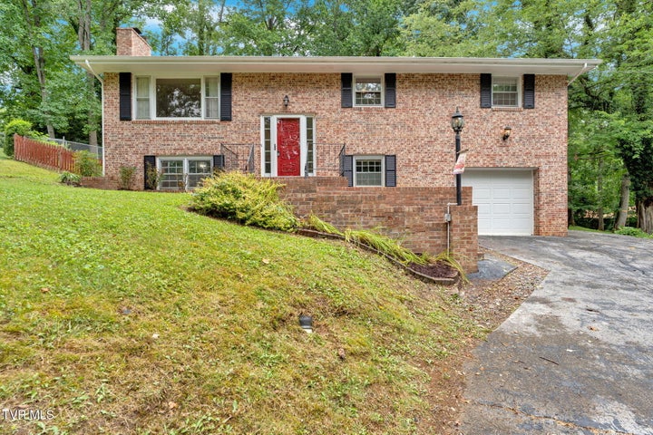 1st photo of 308 Cardinal Lane