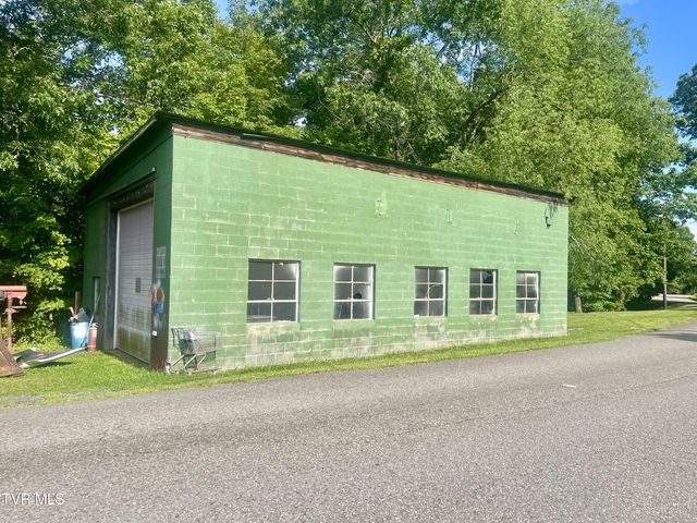 1st photo of 3175 Burtons Ford Road