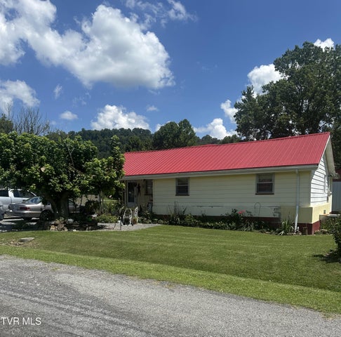 1st photo of 244 2nd Avenue
