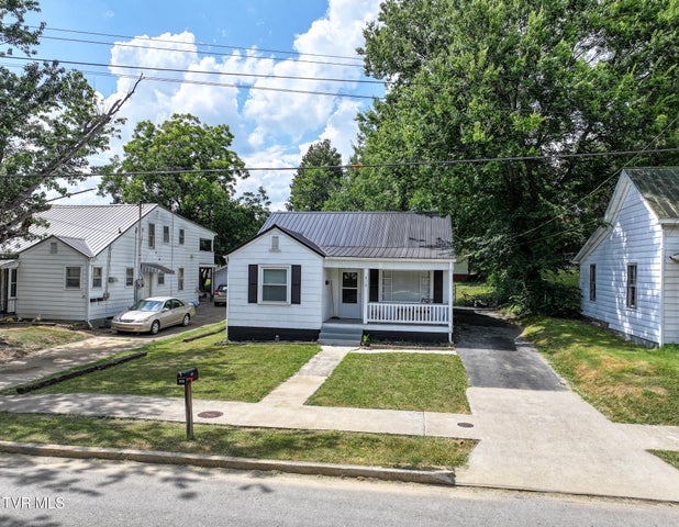 1st photo of 816 Carson Street