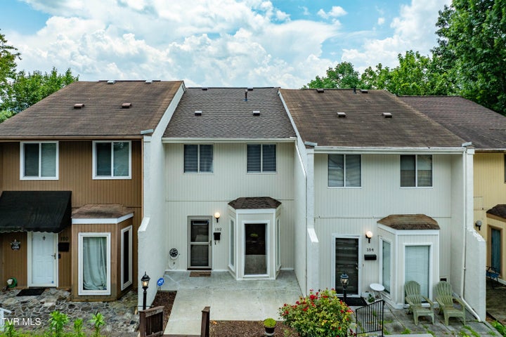 1st photo of 182 Sierra Place