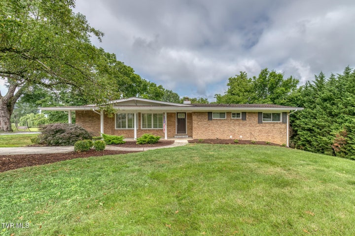 1st photo of 2233 Pendragon Road