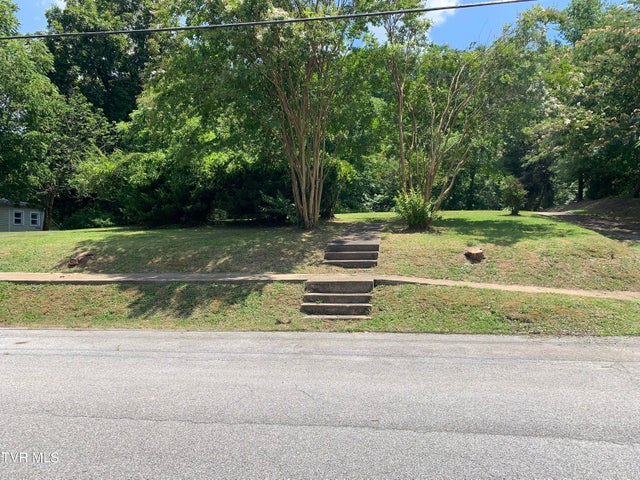 1st photo of 1020 Hill Street
