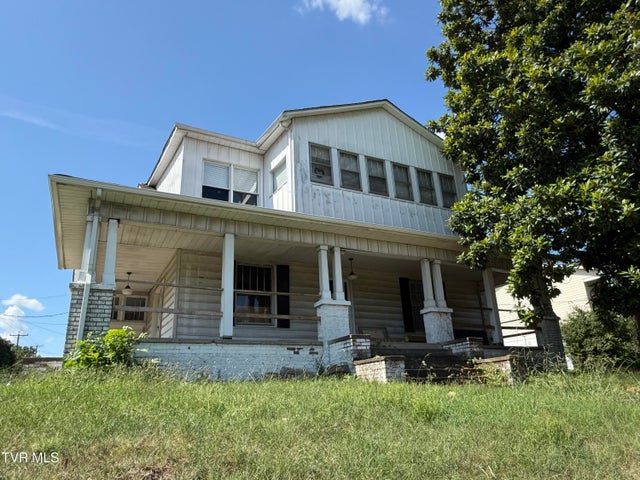 1st photo of 601 Fairview Avenue Avenue