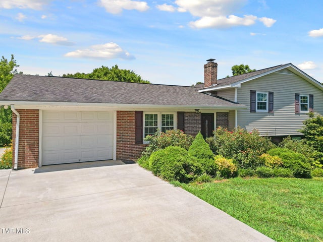 1st photo of 412 George Washington Drive