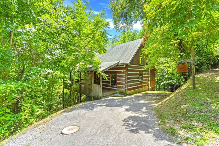 1st photo of 2109 Quail Run Way