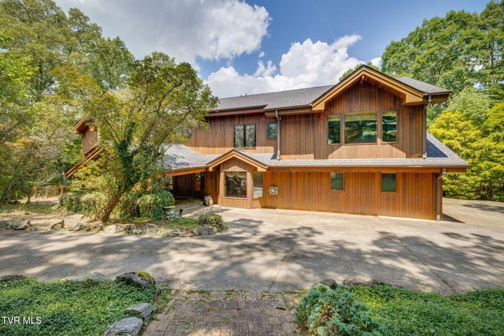 1st photo of 579 Lake Drive