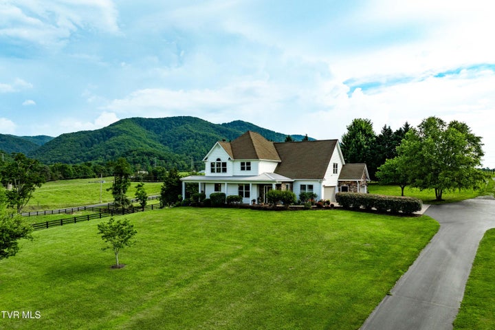 1st photo of 2294 Dry Creek Road