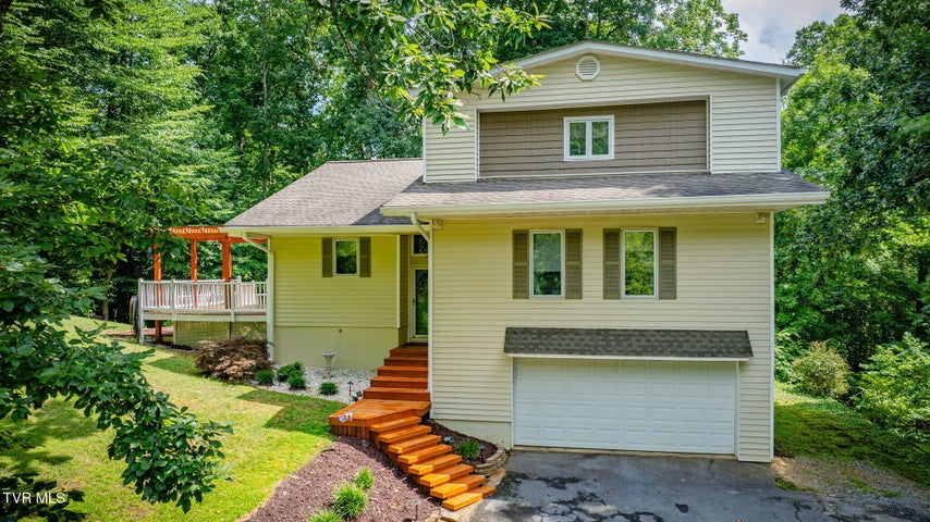 1st photo of 312 Sourwood Hills Road