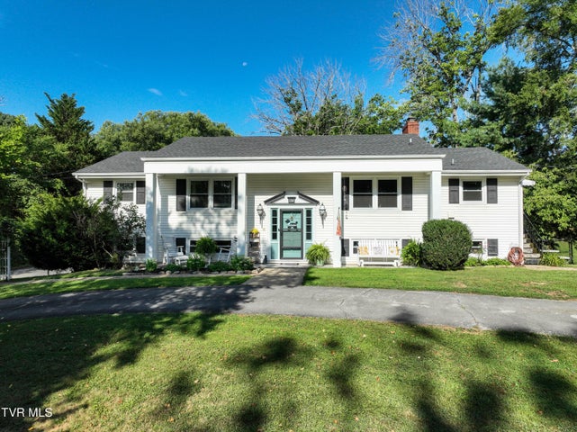 1st photo of 104 Ridgecrest Drive