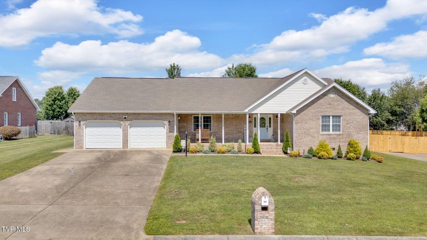 1st photo of 355 Wiltshire Drive