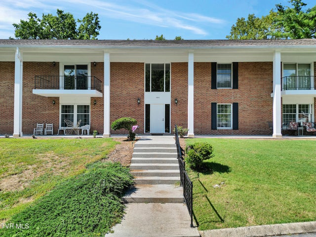 1st photo of 1900 Manor Court