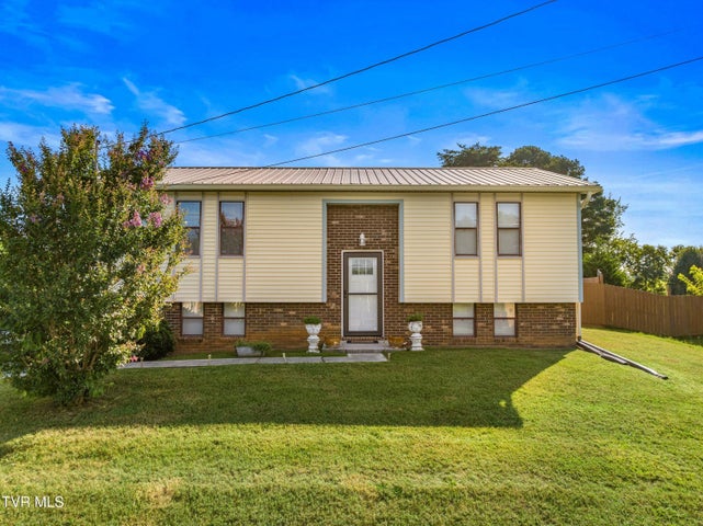 1st photo of 2205 Kingswood Drive