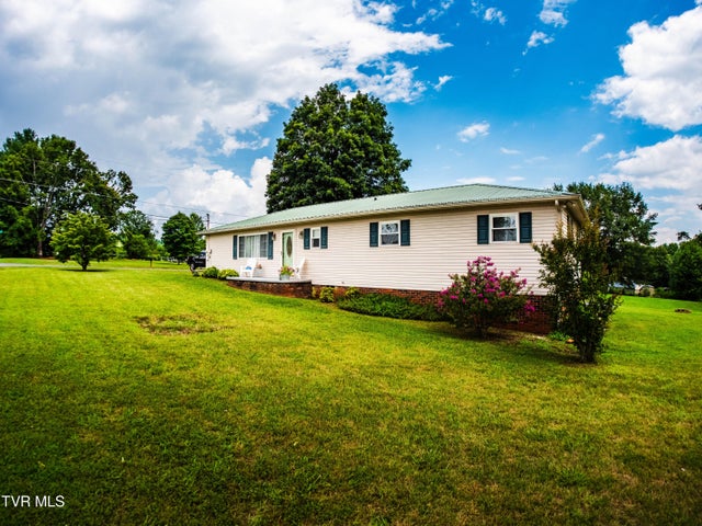 1st photo of 100 Carroll Circle