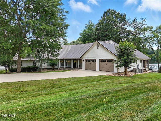 1st photo of 243 Walnut Bend Drive
