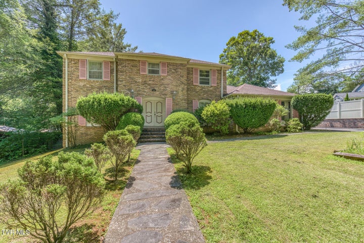 1st photo of 1821 Woodhaven Drive
