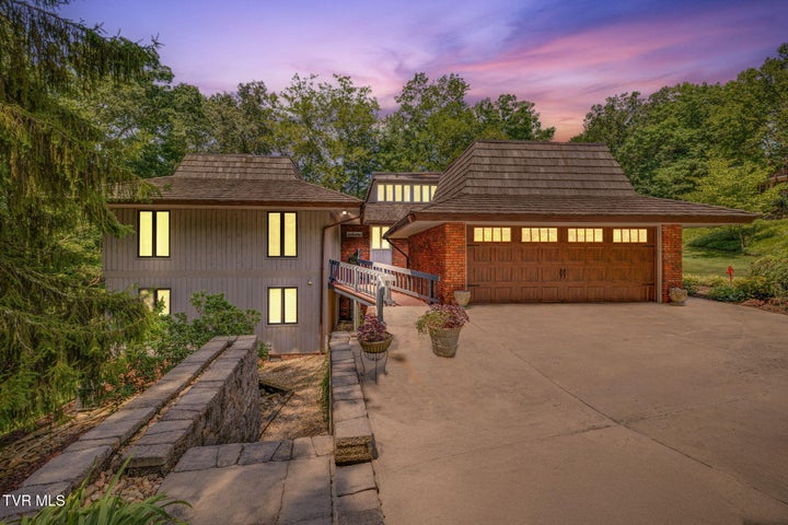 1st photo of 708 Thornwood Place