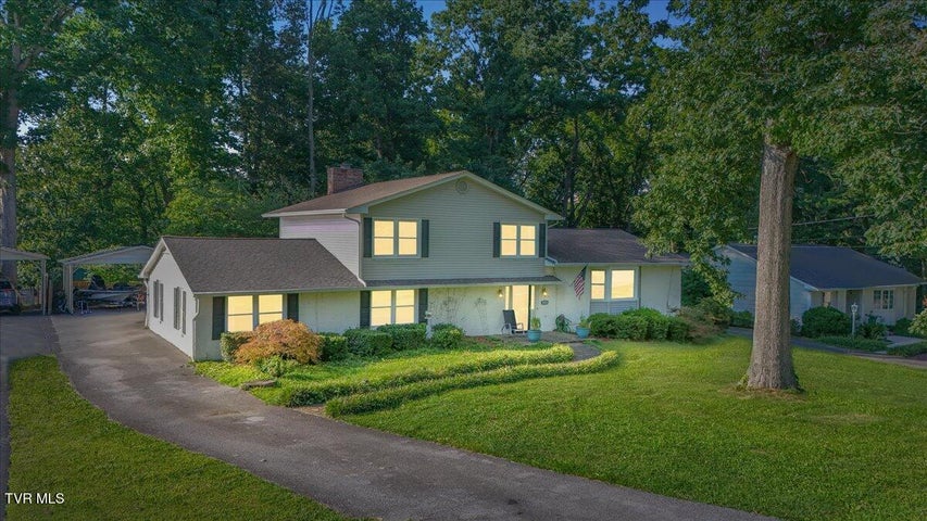 1st photo of 1605 Woodmont Drive