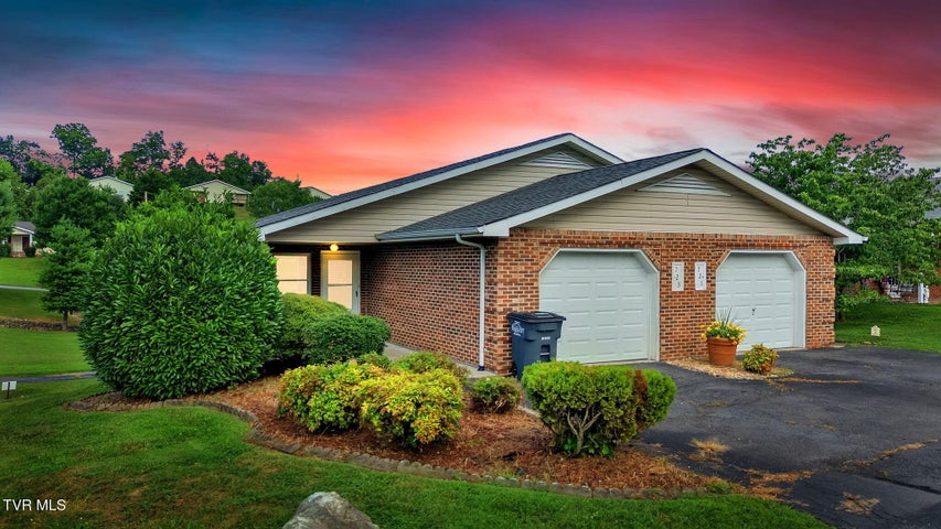 1st photo of 723 Teasel Drive