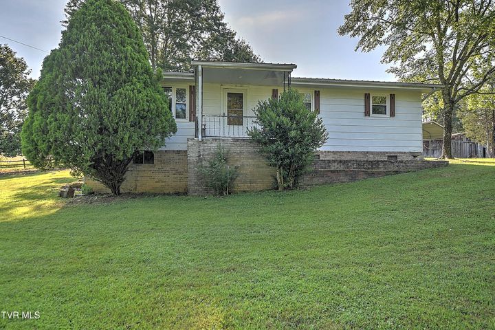 1st photo of 805 Dixie Road