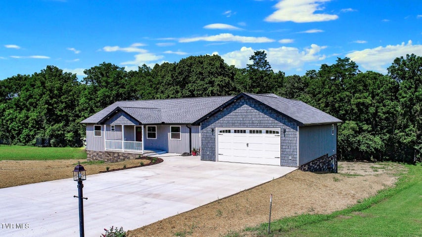 1st photo of 116 Meadowood Dr 
