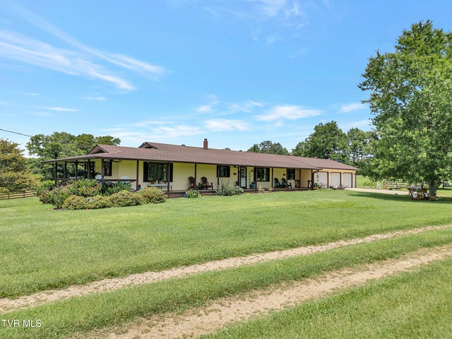 1st photo of 200 Crum Lane