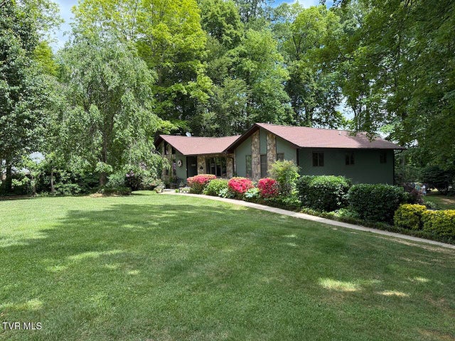1st photo of 230 Picadilly Lane