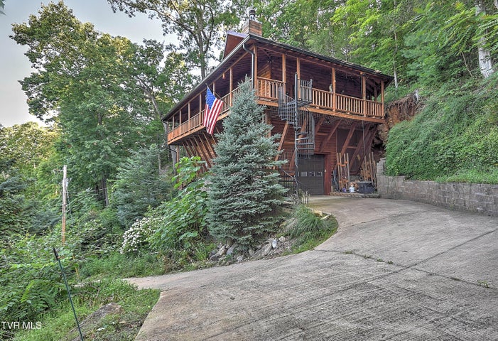 1st photo of 665 Laurels Road