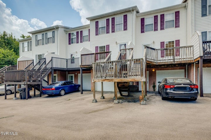 1st photo of 121 Bilco Street