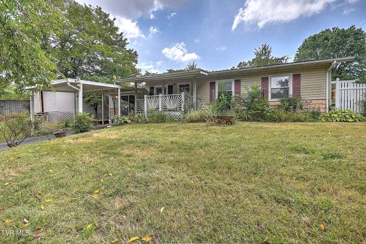 1st photo of 1320 Lynwood Circle