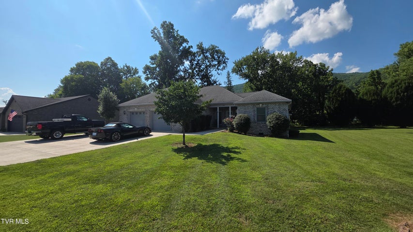 1st photo of 212 Alania Court