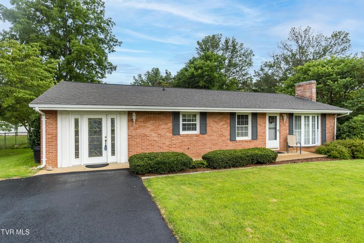 1st photo of 114 Brookdale Dr 