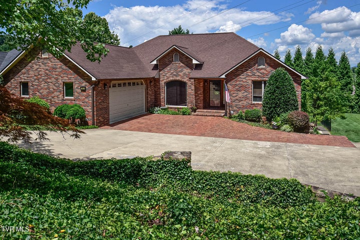 1st photo of 3936 Thornton Drive