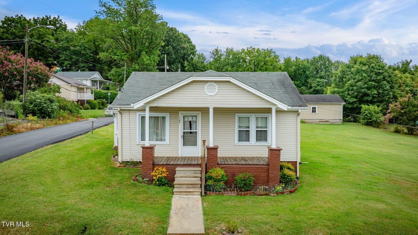 1st photo of 344 Lynn Avenue